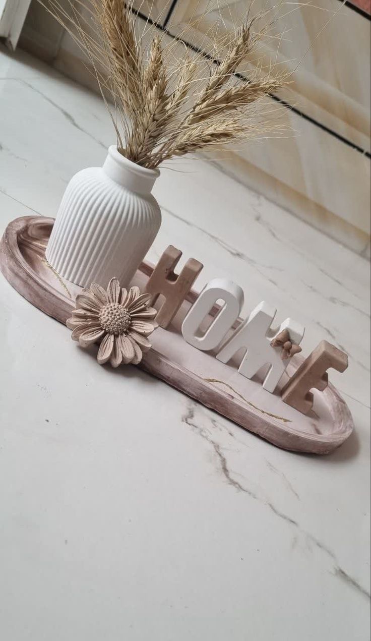 مجسمه سنگی کلمه HOME